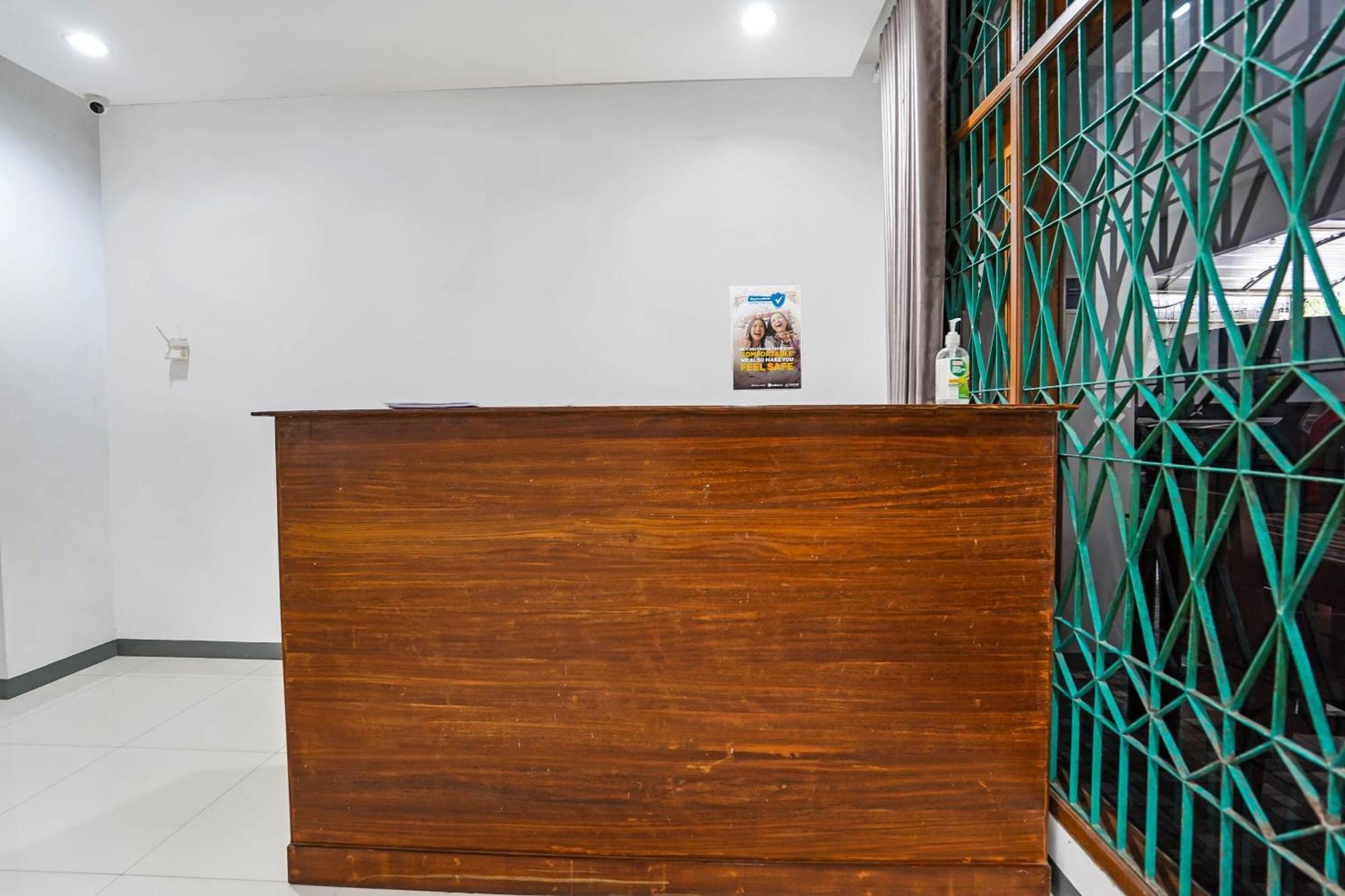 Oyo 90891 Parang Kusumo Residence Krembangan Exterior photo
