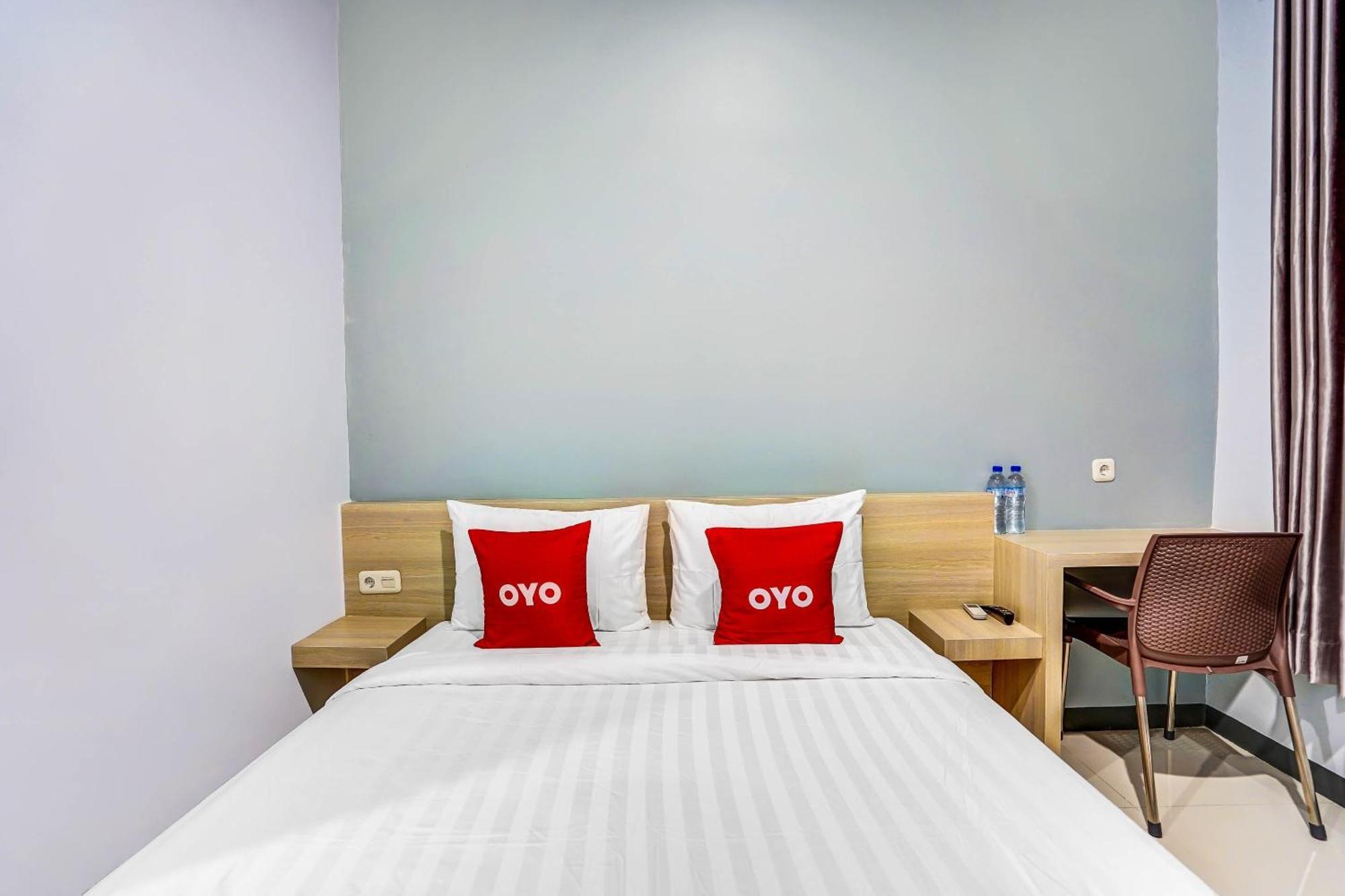 Oyo 90891 Parang Kusumo Residence Krembangan Exterior photo