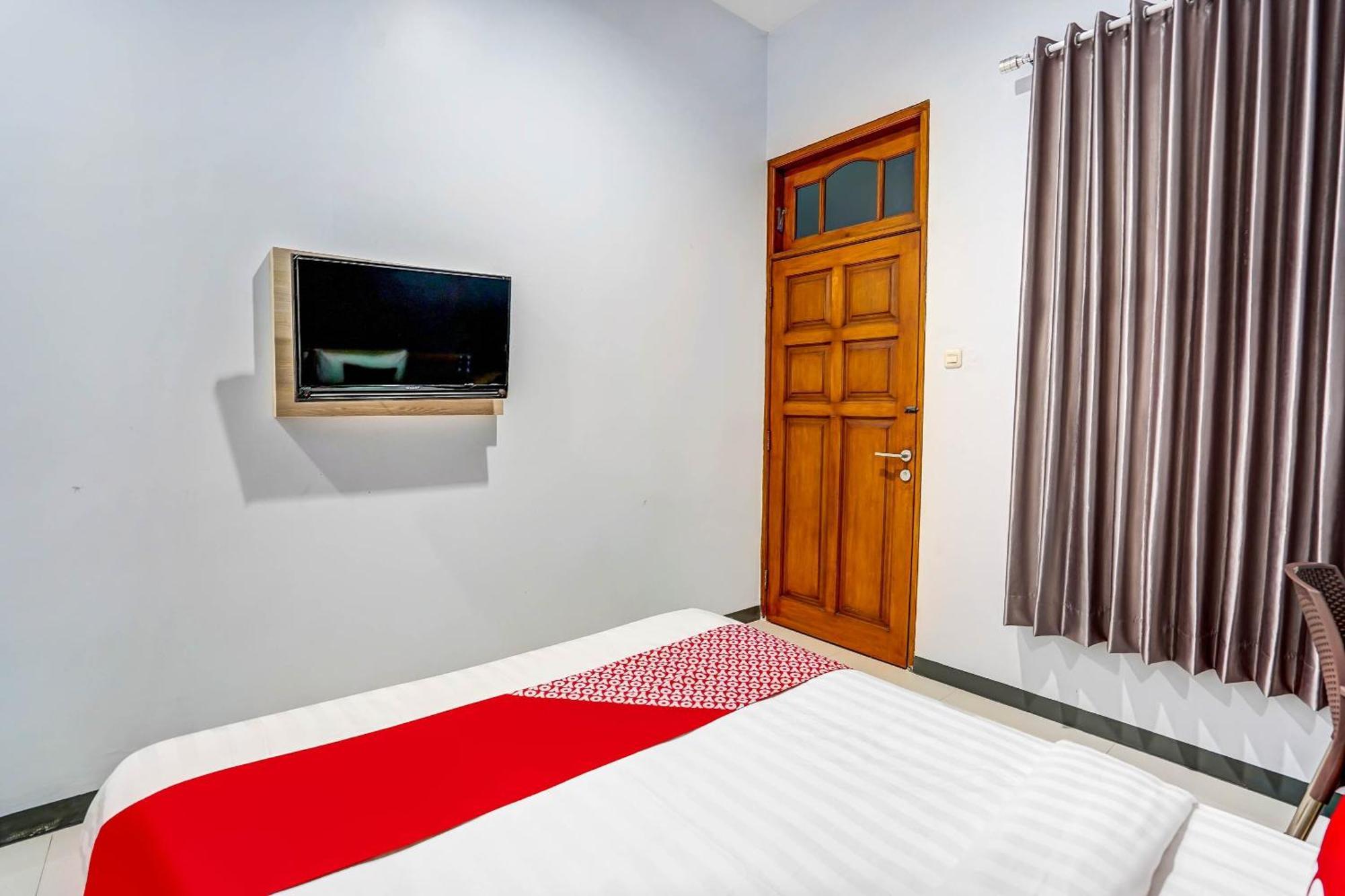 Oyo 90891 Parang Kusumo Residence Krembangan Exterior photo