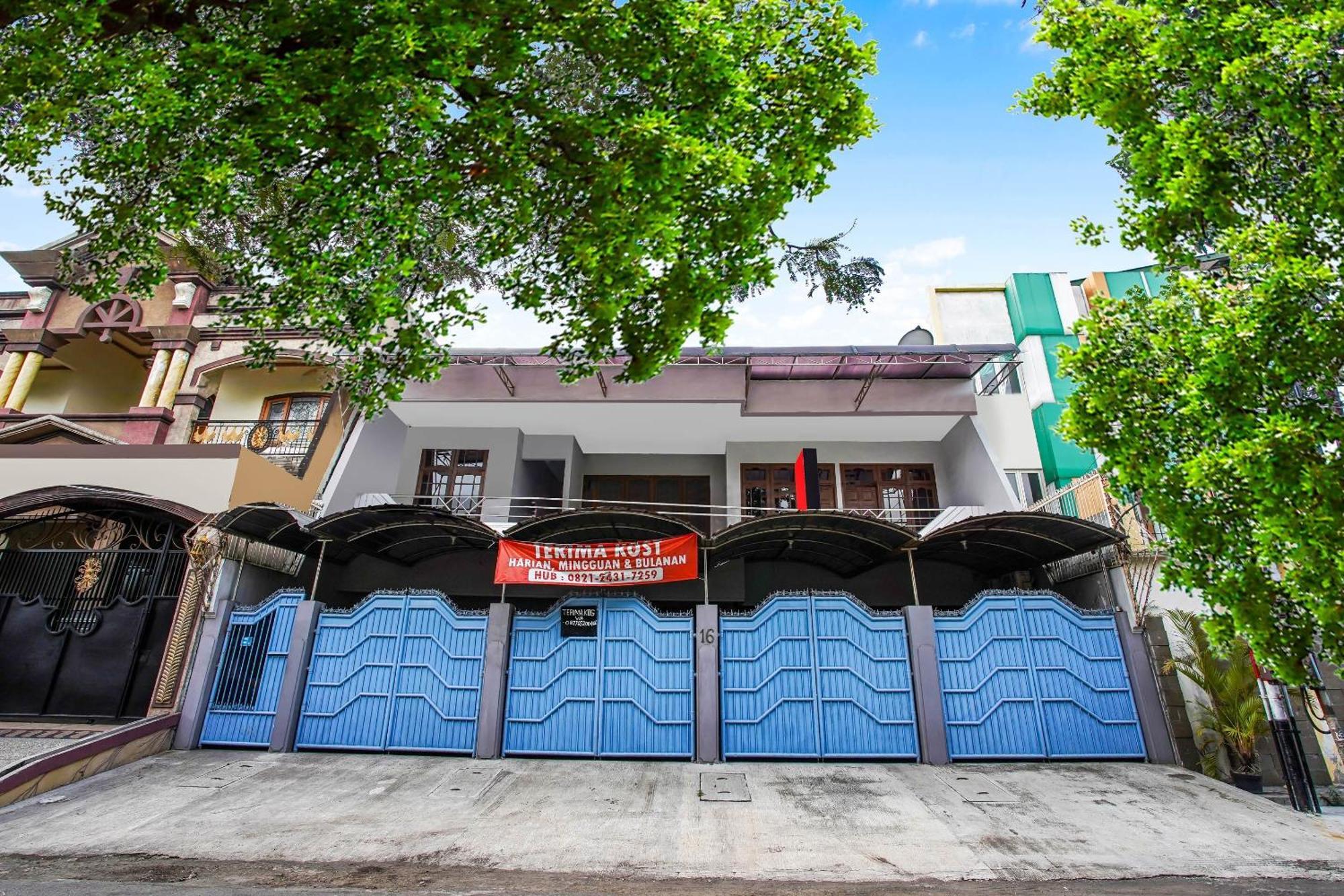 Oyo 90891 Parang Kusumo Residence Krembangan Exterior photo