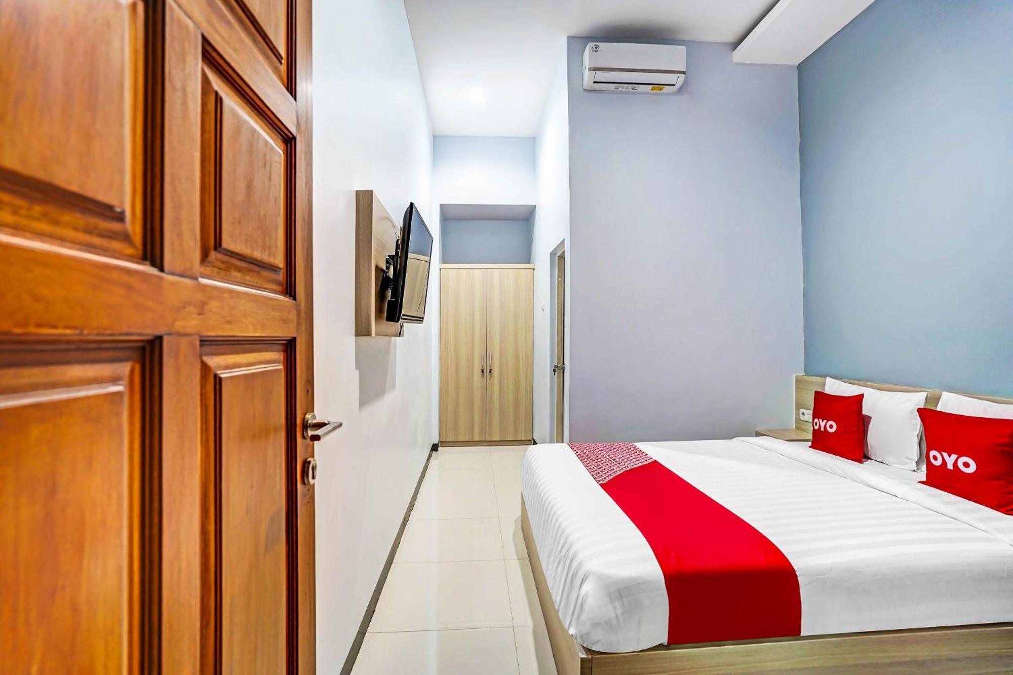 Oyo 90891 Parang Kusumo Residence Krembangan Exterior photo